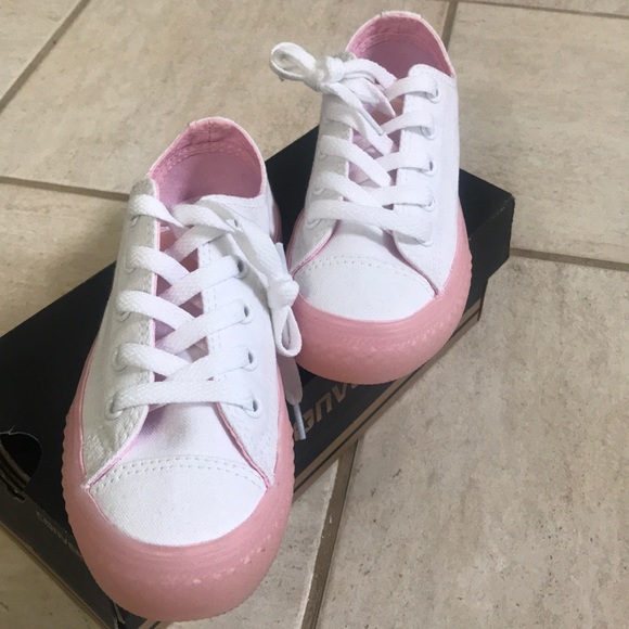 New Converse - Picture 2 of 3